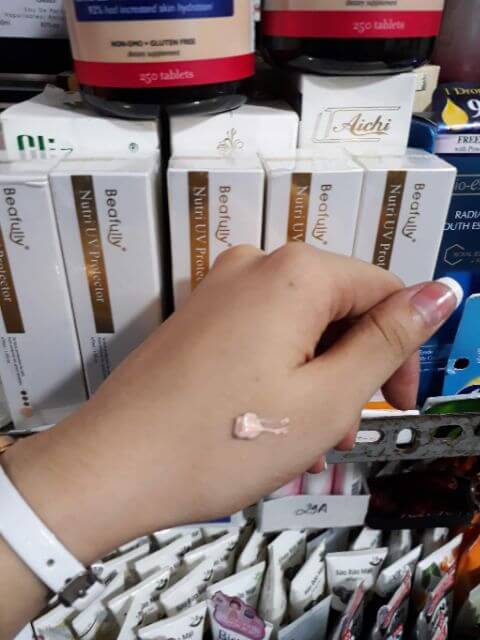 Kem chống nắng Beafully Nutri-UV Protector và bao bì sản phẩm